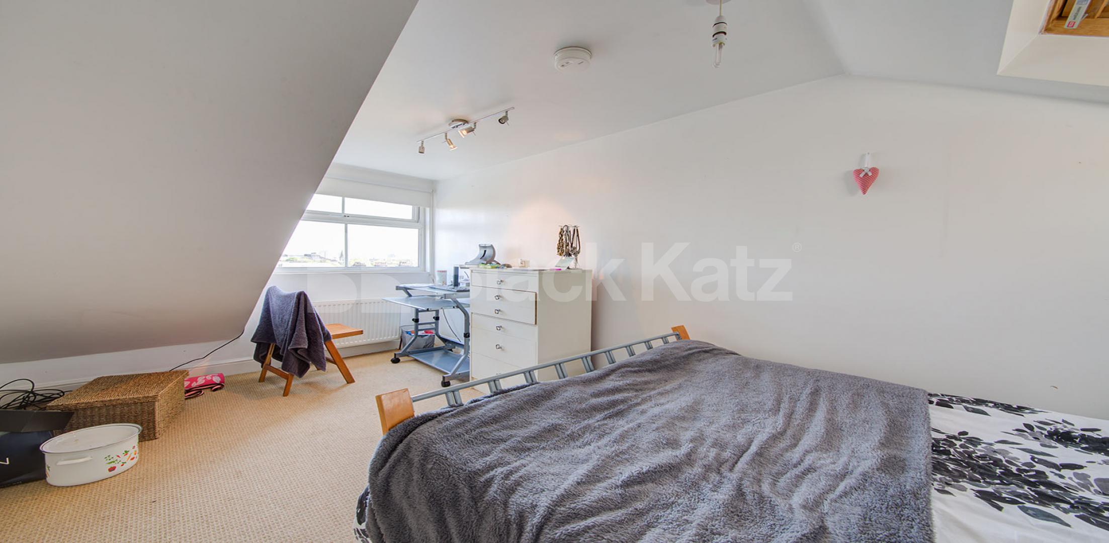 			INCULSIVE OF COUNCIL TAX & TV LICENSE, 3 Bedroom, 1 bath, 1 reception Flat			 Hanley Road *inc council tax and TV license*, FINSBURY PARK-STROUD GREEN